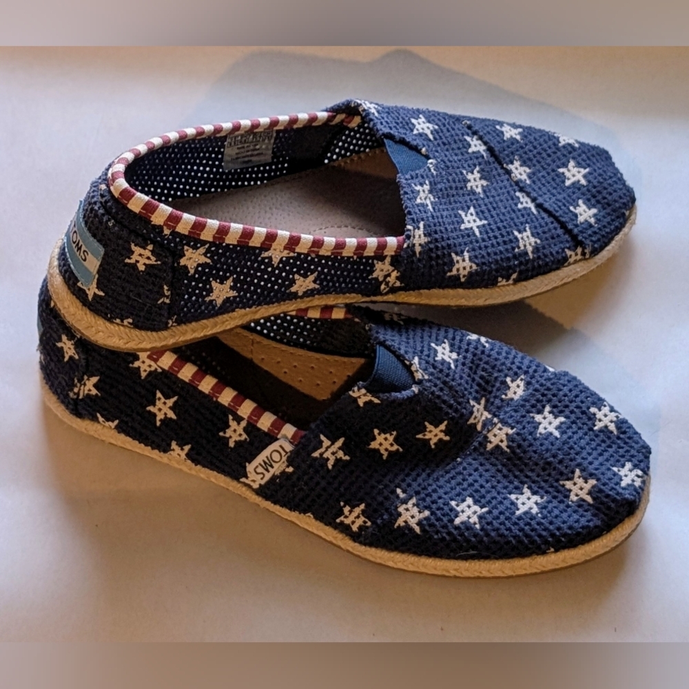 TOMS Women Size 6.5 Red, White, and Blue Alpargatas